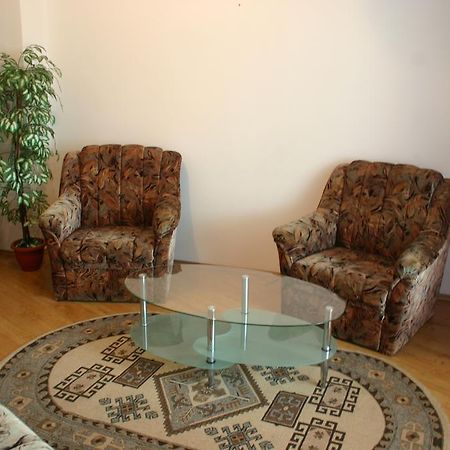 Salonul Rosu Apartment บาเคา ภายนอก รูปภาพ