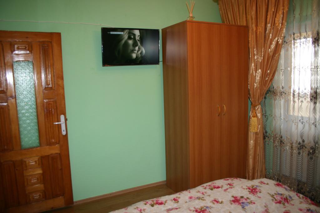 Salonul Rosu Apartment บาเคา ภายนอก รูปภาพ