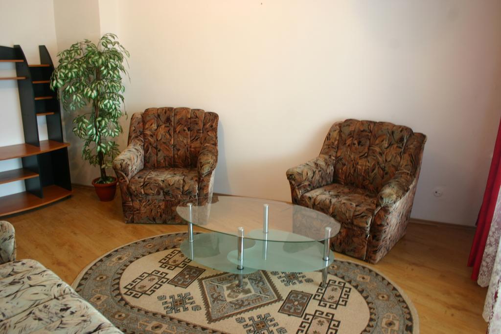 Salonul Rosu Apartment บาเคา ภายนอก รูปภาพ