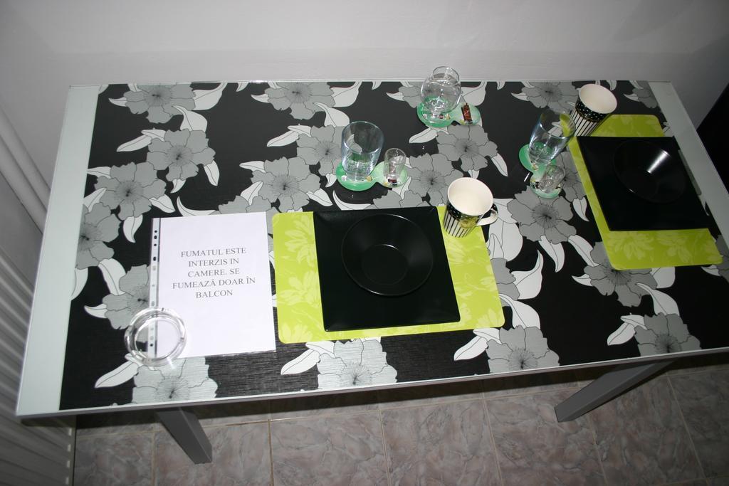 Salonul Rosu Apartment บาเคา ภายนอก รูปภาพ