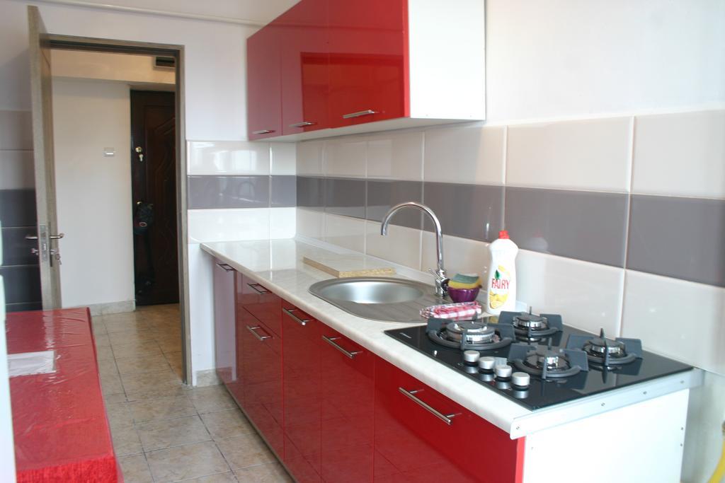 Salonul Rosu Apartment บาเคา ภายนอก รูปภาพ