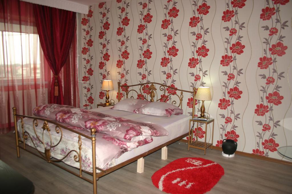Salonul Rosu Apartment บาเคา ภายนอก รูปภาพ
