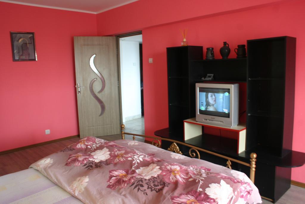 Salonul Rosu Apartment บาเคา ภายนอก รูปภาพ