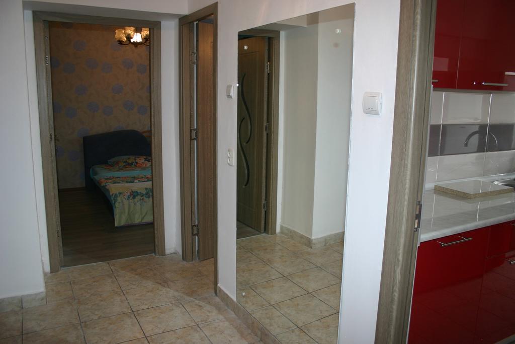 Salonul Rosu Apartment บาเคา ภายนอก รูปภาพ