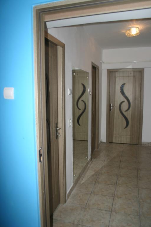 Salonul Rosu Apartment บาเคา ภายนอก รูปภาพ