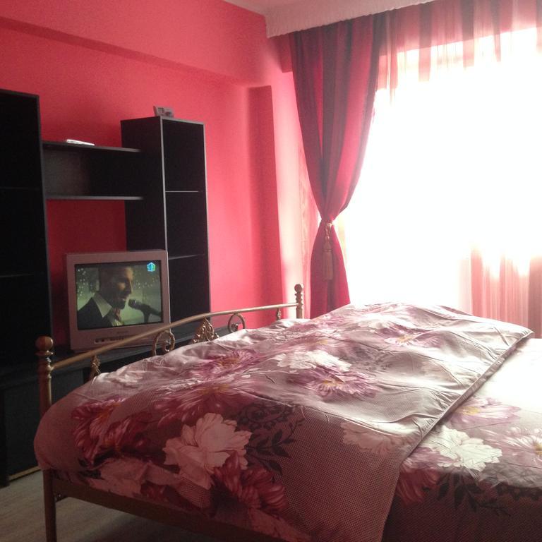 Salonul Rosu Apartment บาเคา ภายนอก รูปภาพ