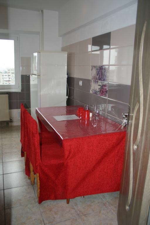 Salonul Rosu Apartment บาเคา ภายนอก รูปภาพ